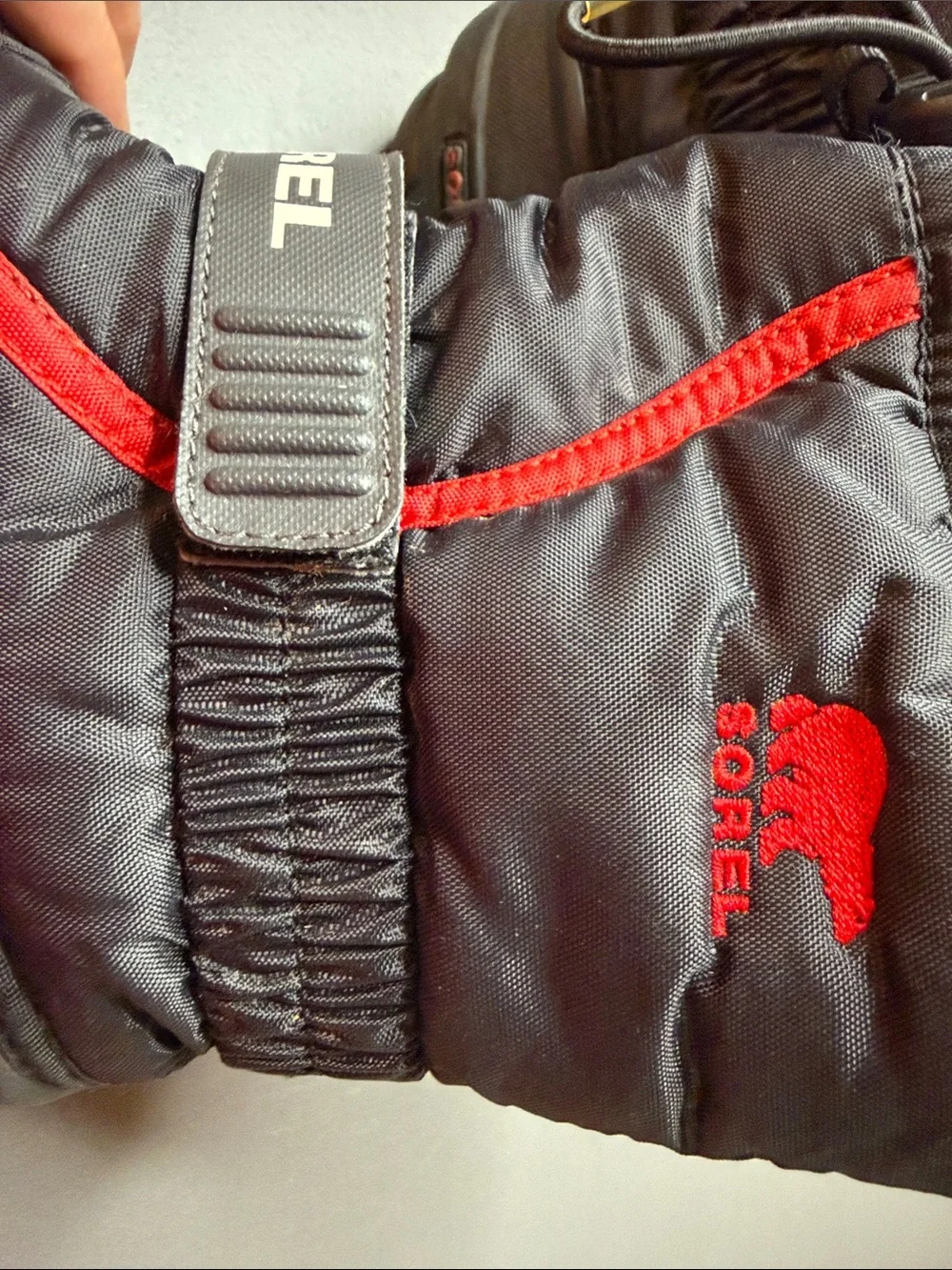 Sorel Kids Black and Red Insulated Snow Boots. Size: 12